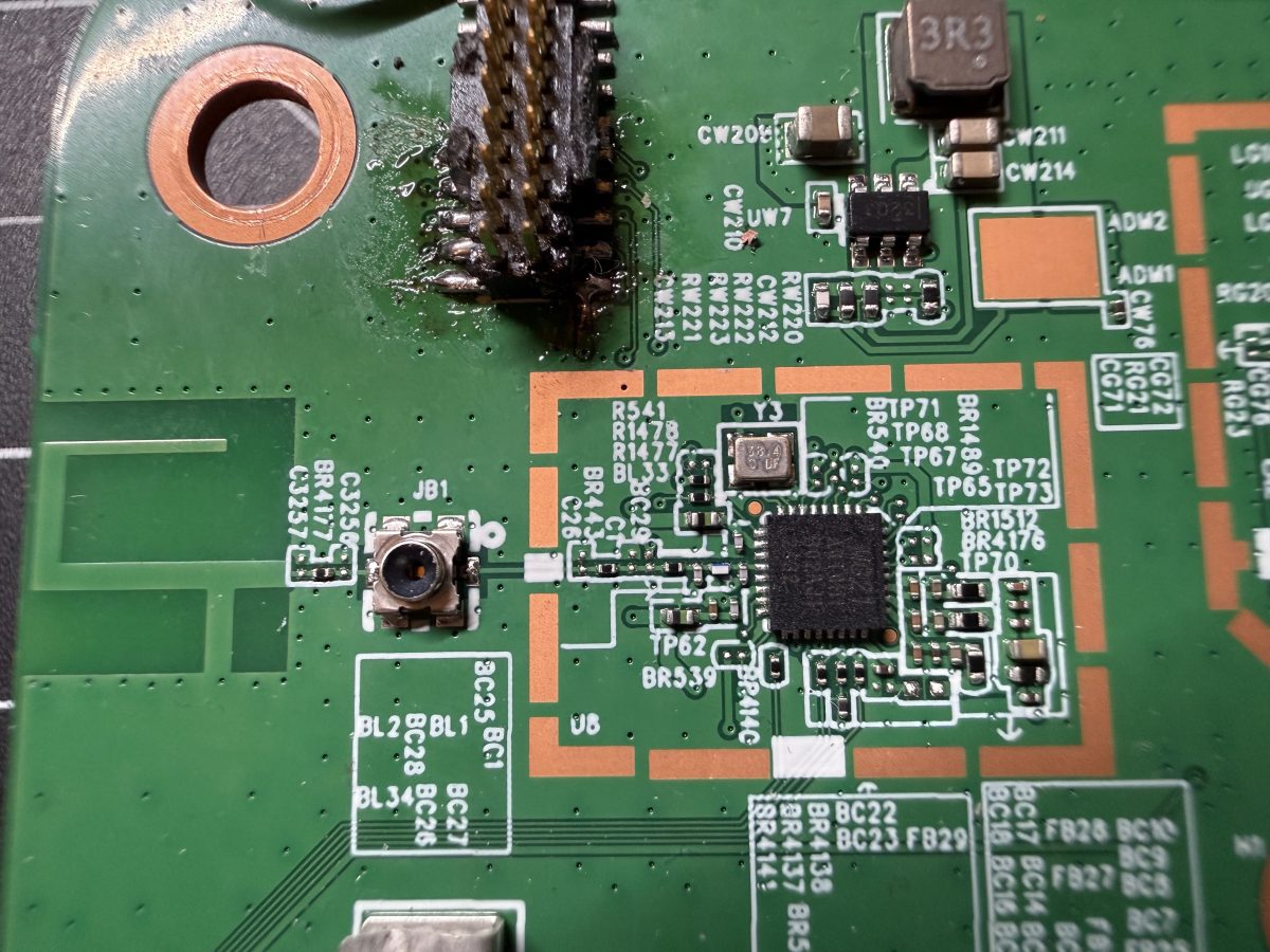 The EFR32MG21 QFN32 package and the unpopulated J10 footprint next to it